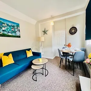 Vibes: Artisan With Free Parking In Southend-on-Sea